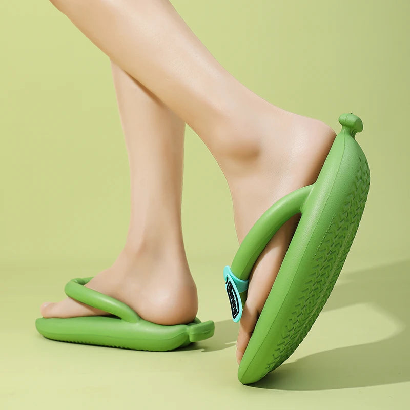 SoleMusa™ Viral Banana teenslipper